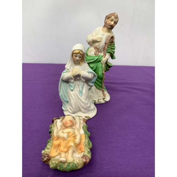 Porcelain Nine Piece Nativity Set made in Taiwan - Picture 7 of 14